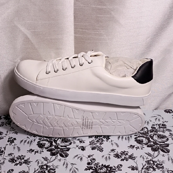 Torrid Cream Low-Top  Unisex Sneakers Size 10 1/2 - Picture 1 of 10